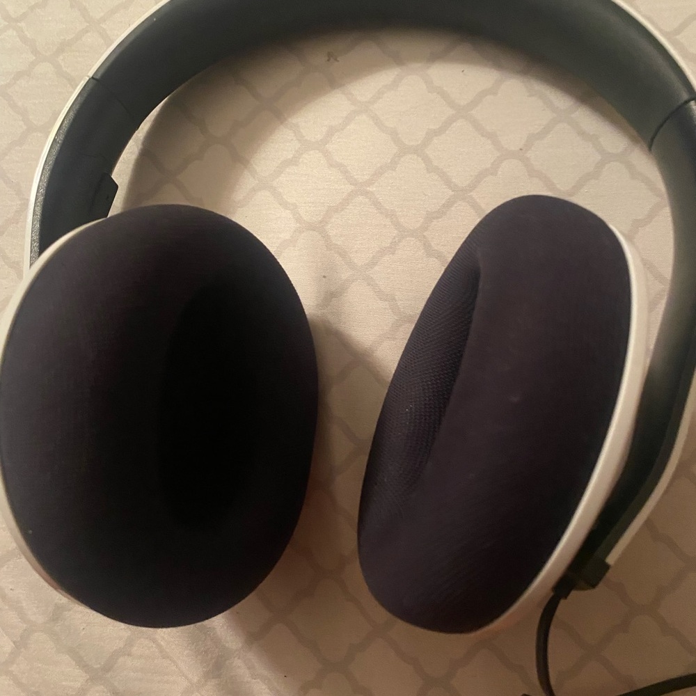 WHITE Xbox One Stereo Headset - Special Edition Xbox official chat headset